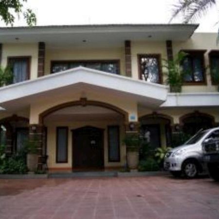 Grand Sumatera Hotel Surabaya Kültér fotó