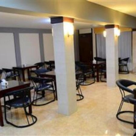 Grand Sumatera Hotel Surabaya Kültér fotó
