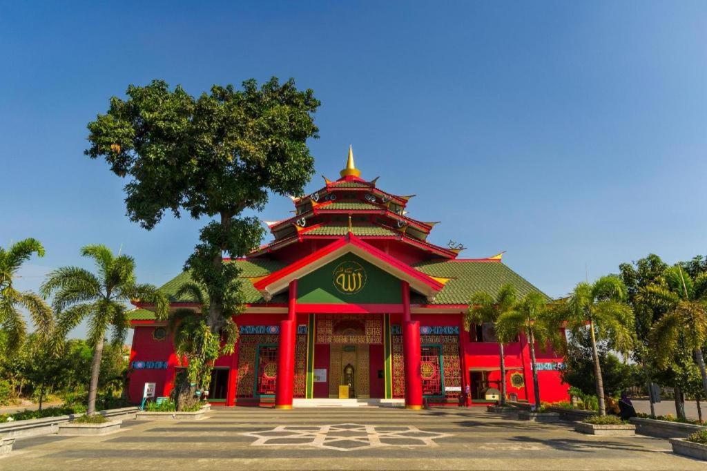 Grand Sumatera Hotel Surabaya Kültér fotó