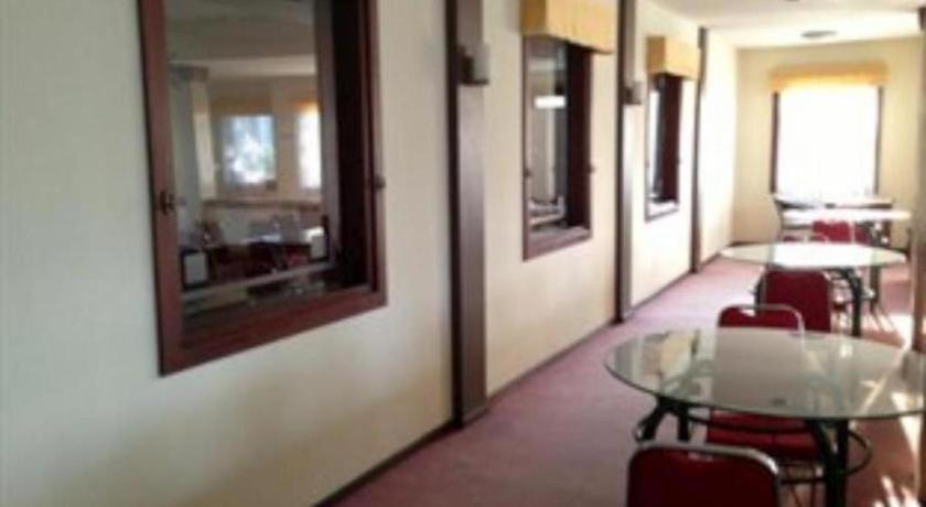 Grand Sumatera Hotel Surabaya Kültér fotó