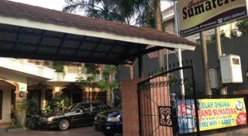 Grand Sumatera Hotel Surabaya Kültér fotó