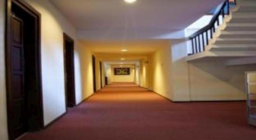 Grand Sumatera Hotel Surabaya Kültér fotó