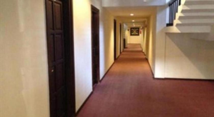 Grand Sumatera Hotel Surabaya Kültér fotó