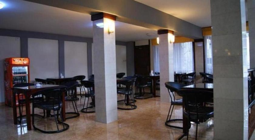 Grand Sumatera Hotel Surabaya Kültér fotó
