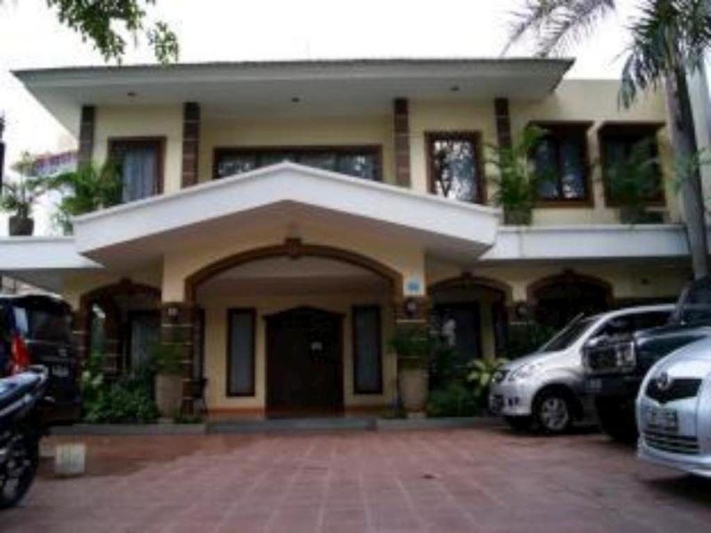 Grand Sumatera Hotel Surabaya Kültér fotó