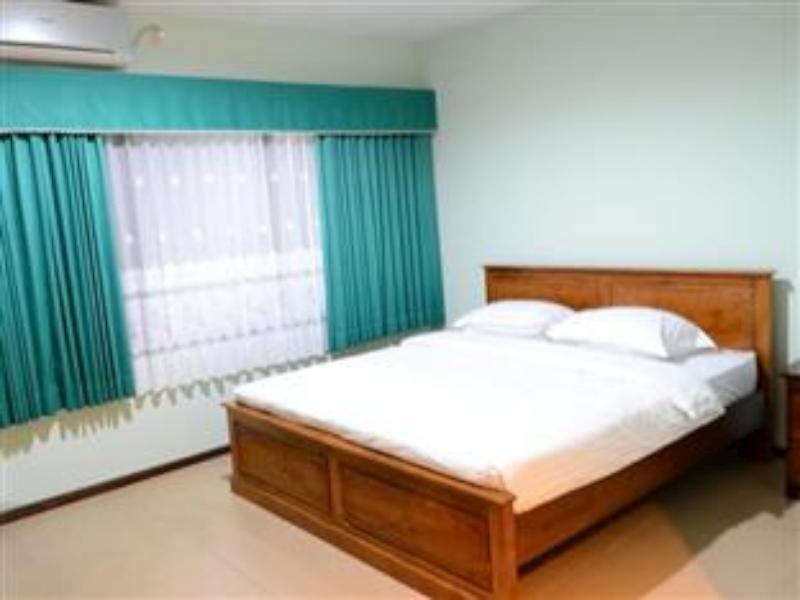 Grand Sumatera Hotel Surabaya Kültér fotó