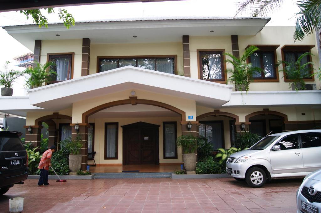 Grand Sumatera Hotel Surabaya Kültér fotó