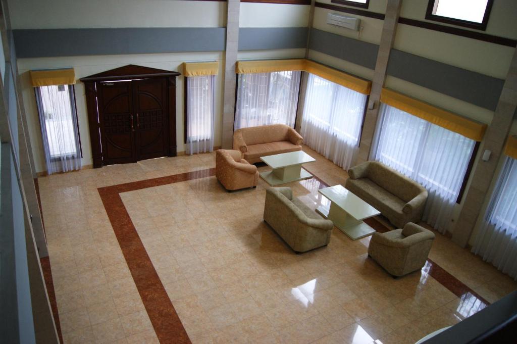 Grand Sumatera Hotel Surabaya Kültér fotó