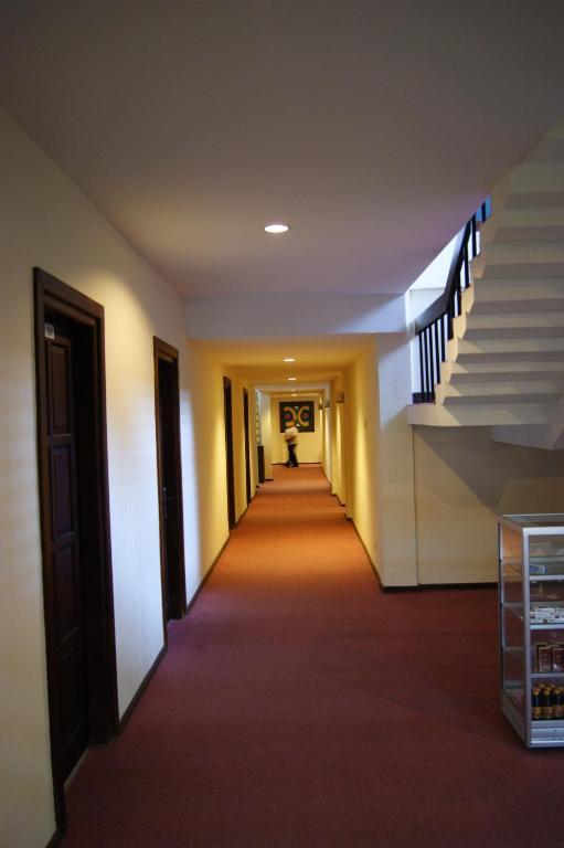 Grand Sumatera Hotel Surabaya Kültér fotó