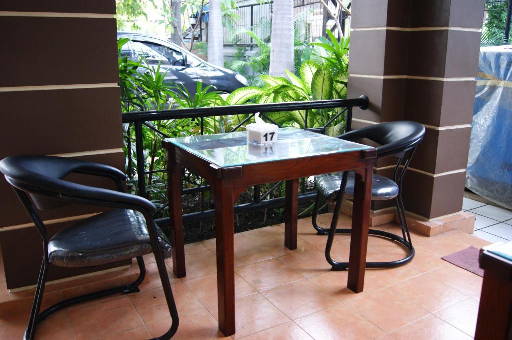 Grand Sumatera Hotel Surabaya Kültér fotó