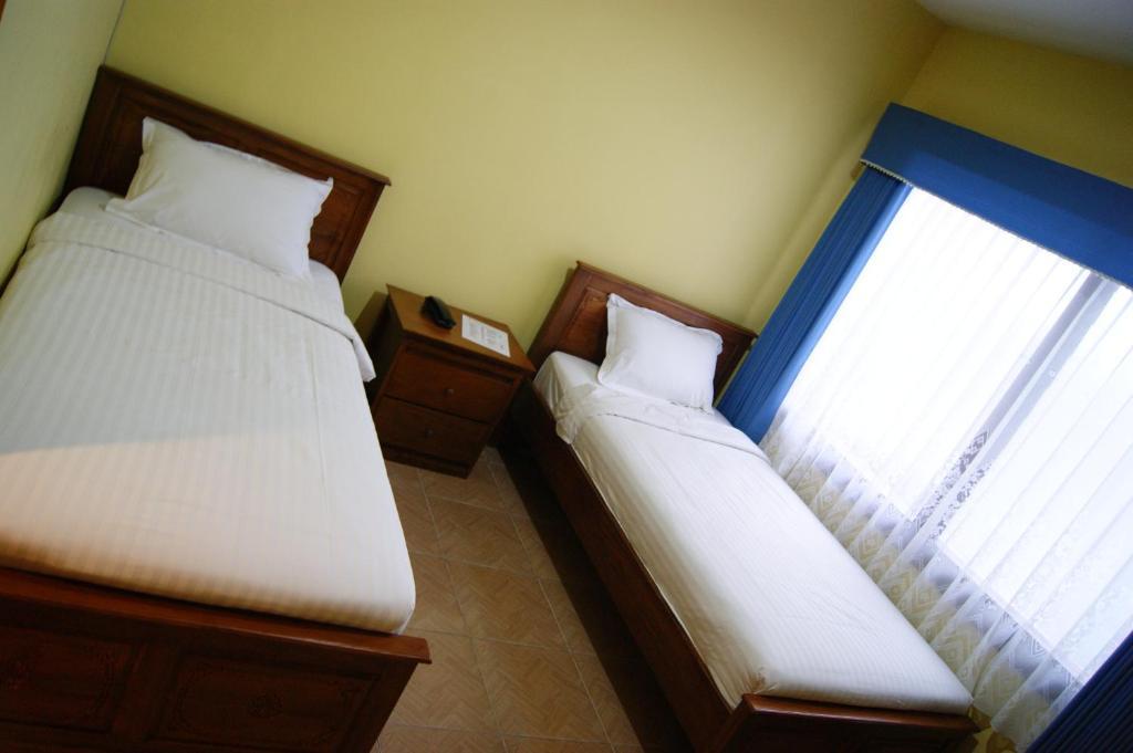 Grand Sumatera Hotel Surabaya Kültér fotó