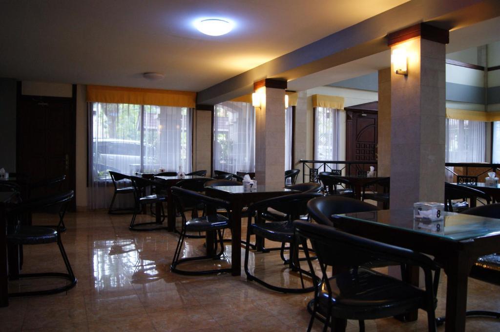 Grand Sumatera Hotel Surabaya Kültér fotó