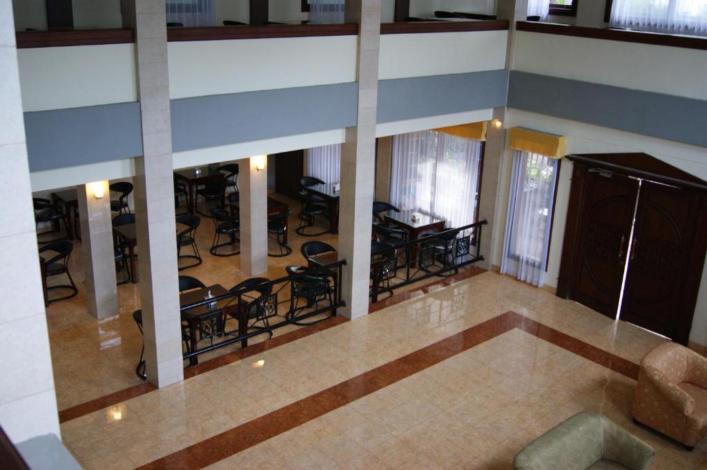 Grand Sumatera Hotel Surabaya Kültér fotó