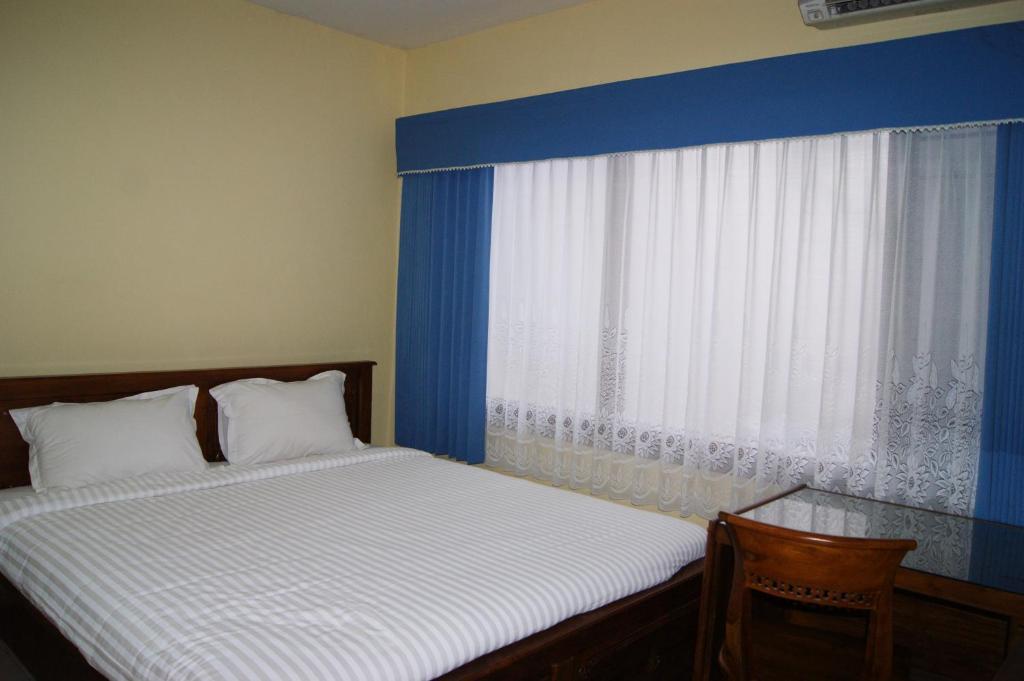Grand Sumatera Hotel Surabaya Kültér fotó
