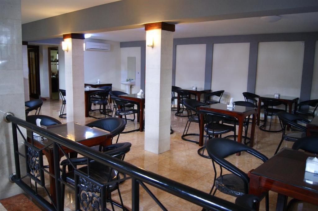 Grand Sumatera Hotel Surabaya Kültér fotó